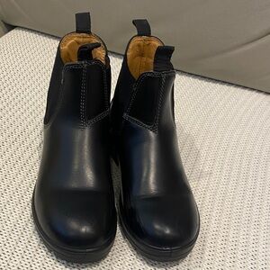 Aquatherm black boots ladies size 9